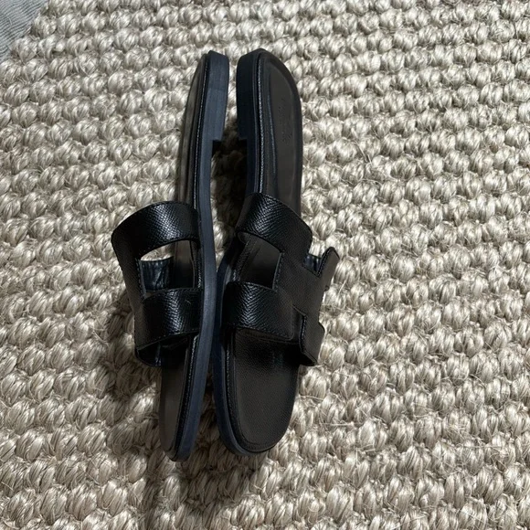 Hermès Black Oran Sandals size 39 US 9
Made in Italy slip on H design - Picture 7 of 8